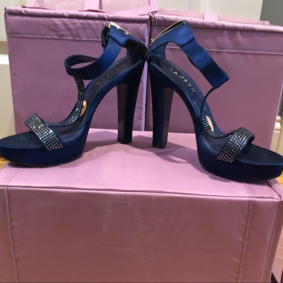 Gorgeous blue satin Ralph Lauren. Never worn. - Picture 2 of 4